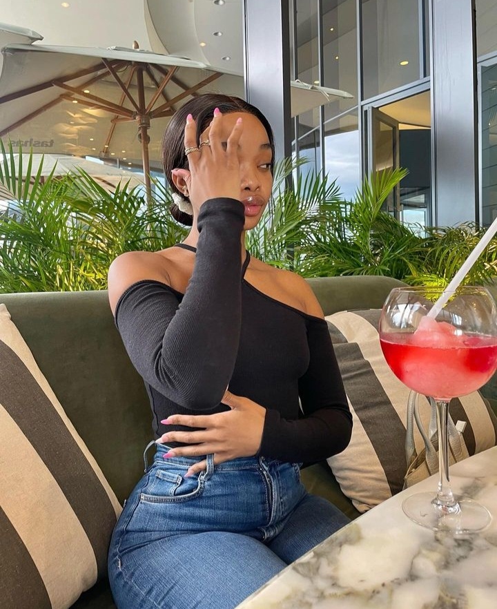 Kiki Female,Bisexual,Blonde,Hazel,Men